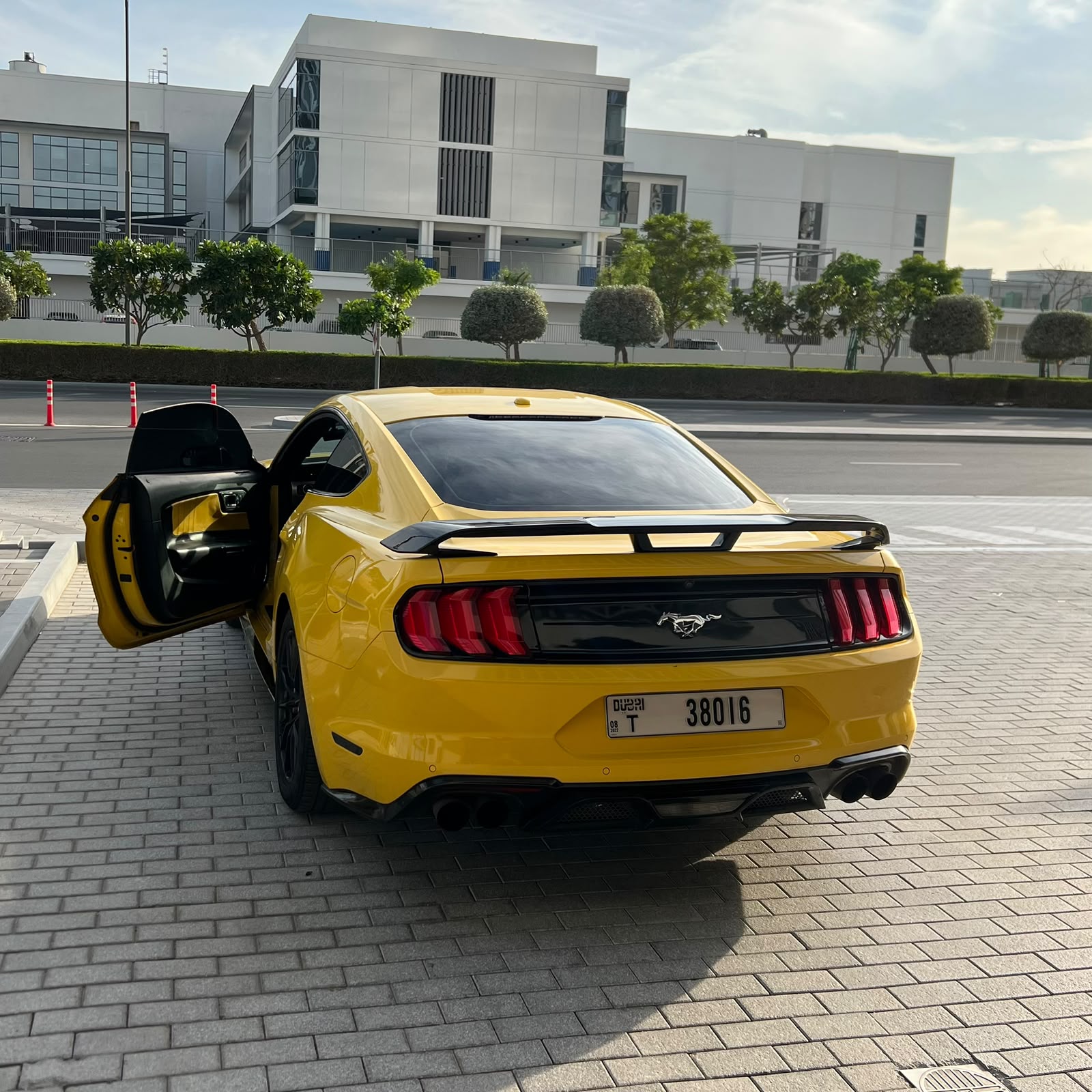Gelb Ford Mustang EcoBoost Premium Fastback 2018